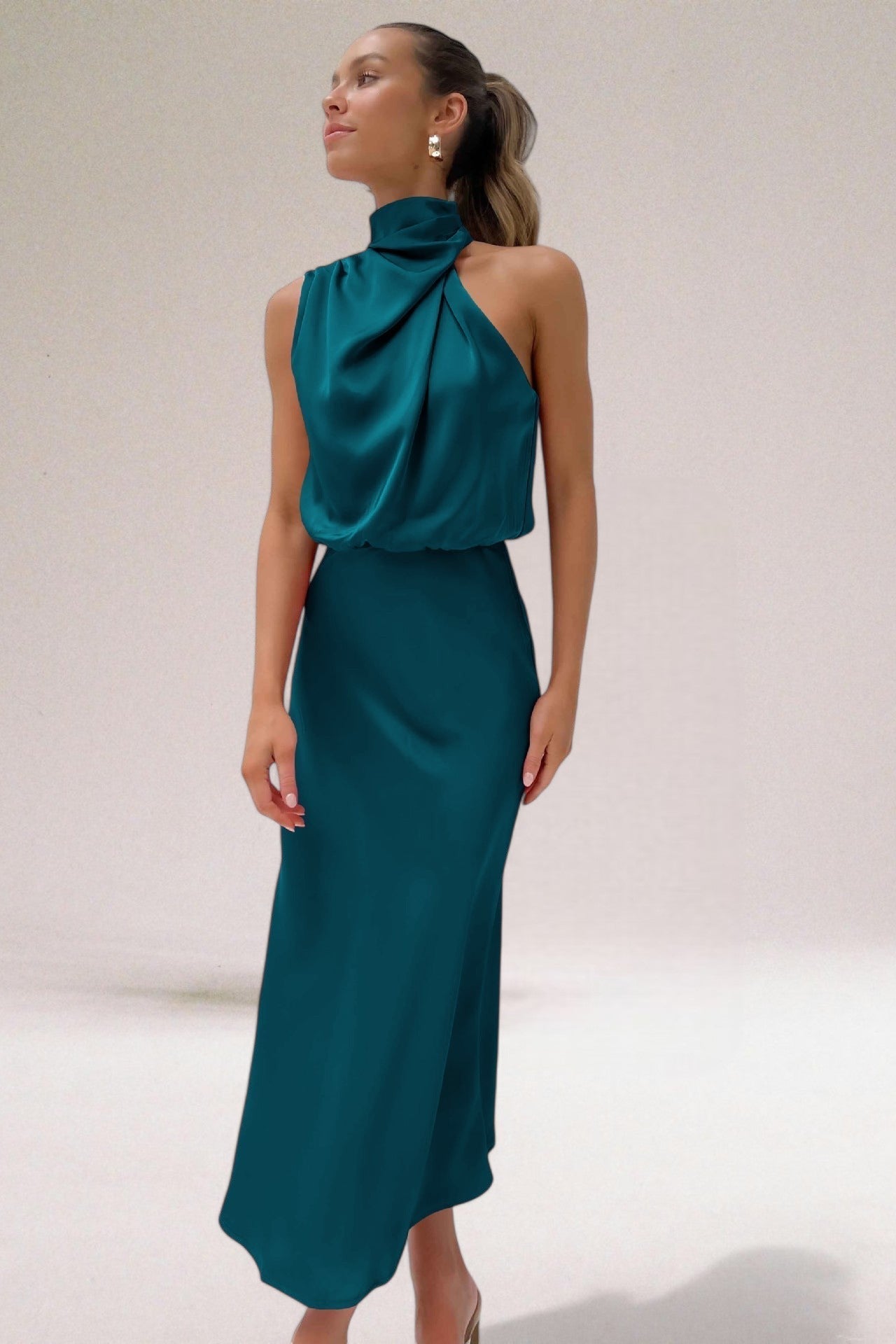 Sofia - Glammour Kleid aus Satin mit Halfter