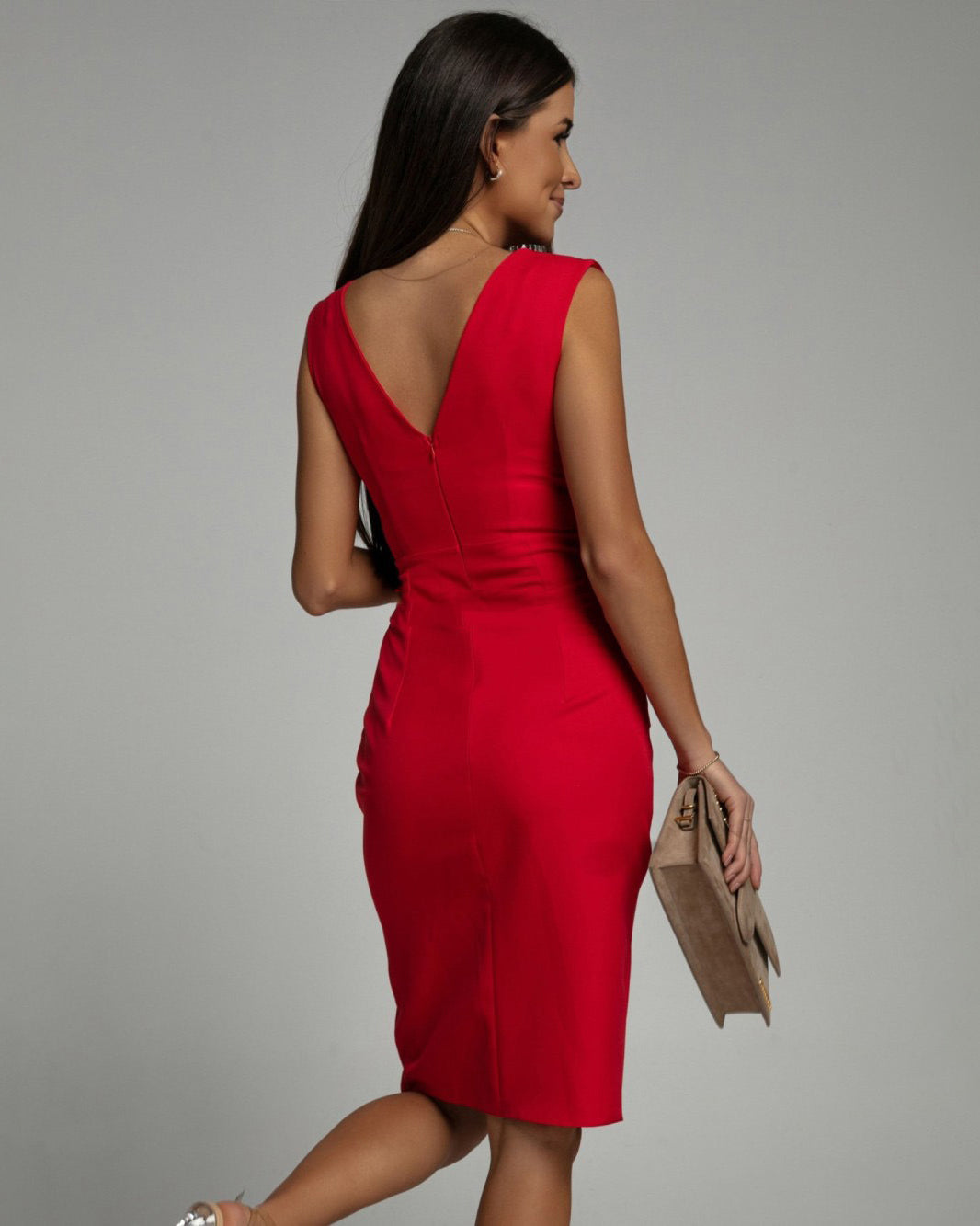 Fenna -  Tailliertes Kleid mit V-Ausschnitt und Schlitz