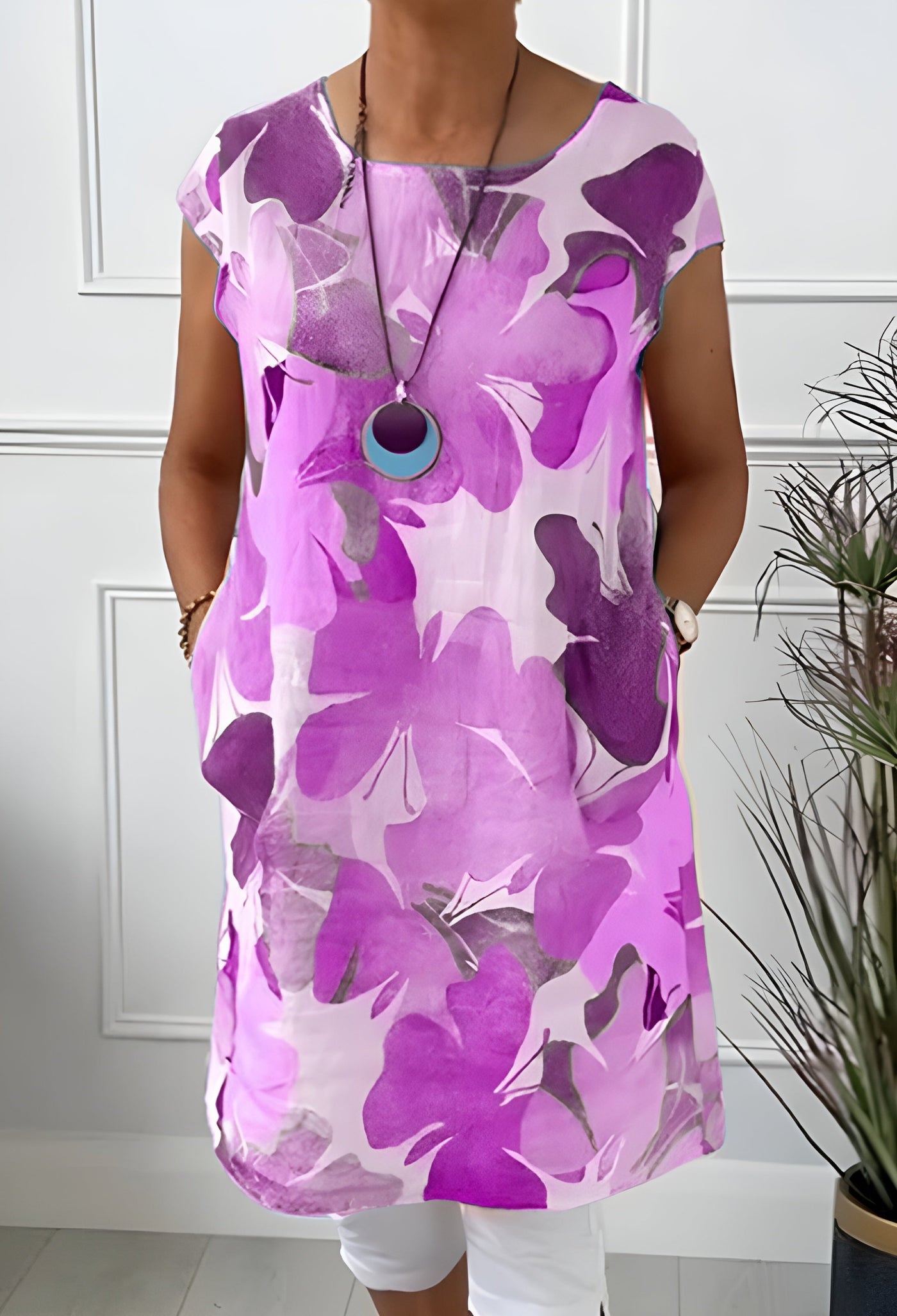Carla - Leichtes Kleid mit Schmetterlingsmuster und rundem Ausschnitt